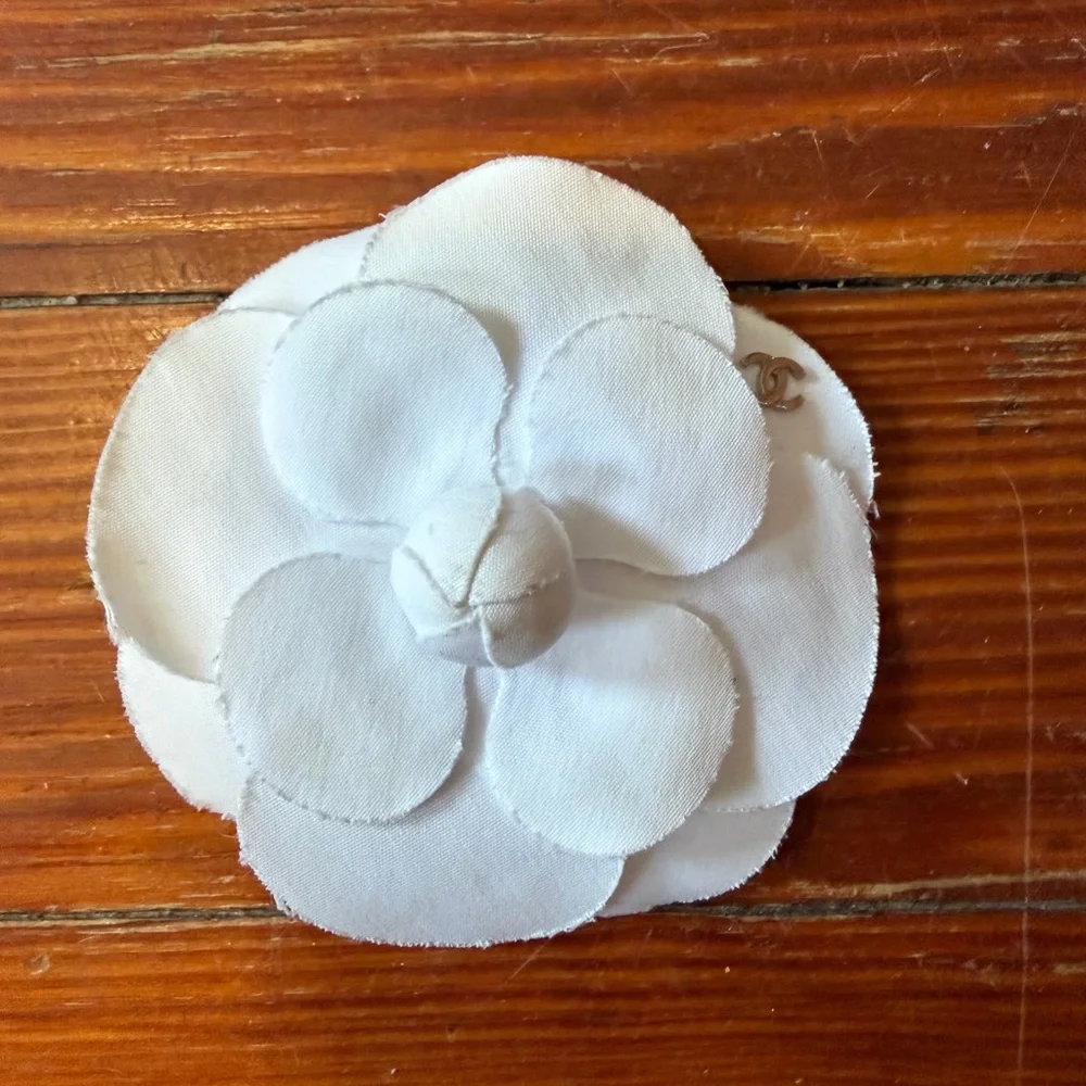 Authentic Chanel Chic White Camelia Flower Brooch - Picture 3 of 3